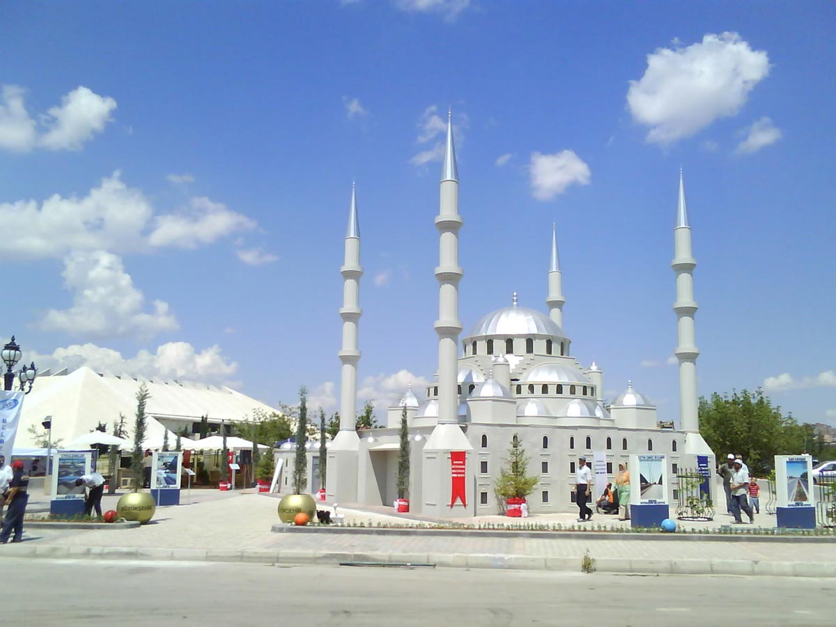 Outdoor mosque exhibition stand by the road