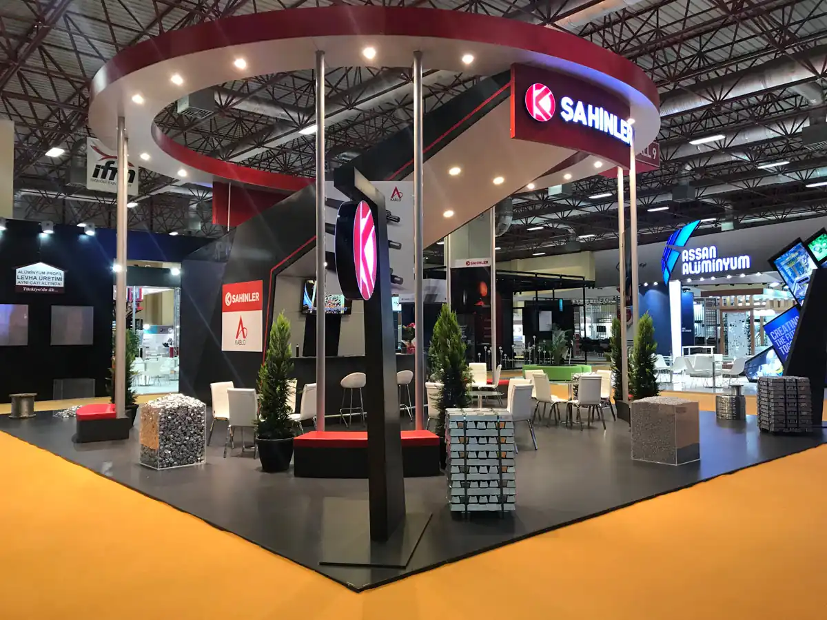 Red and Circular Trade Show Stand with a sign read Sahinler